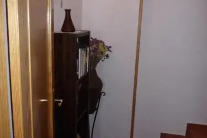 Room 6 of 10