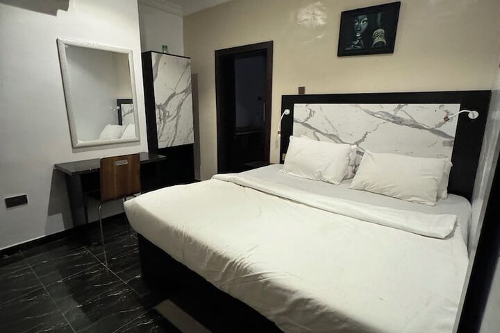 Room 3 of 9