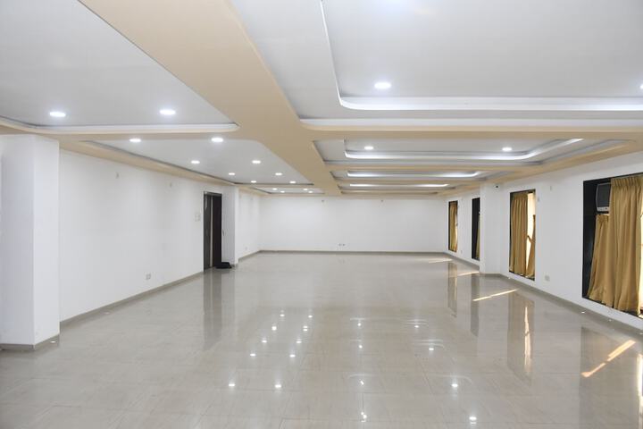 Ballroom/Hall 24 of 47