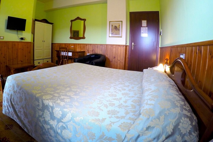 Room 33 of 63