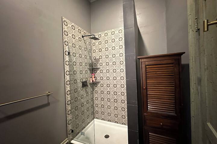 Room 52 of 76