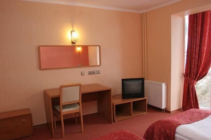 Room 5 of 61