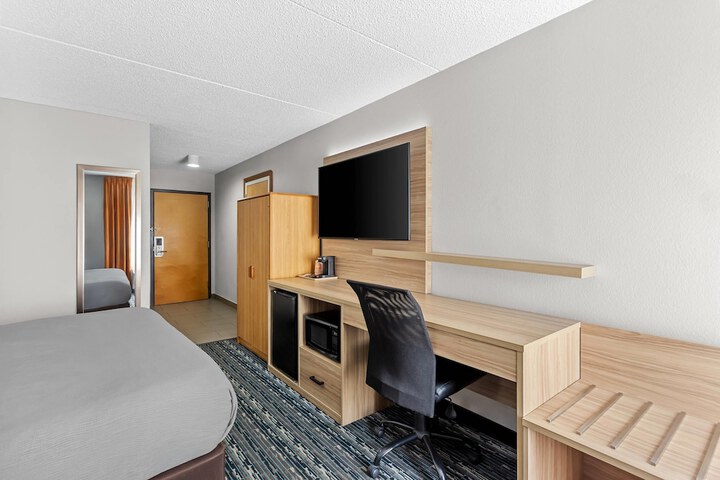 Room 41 of 80