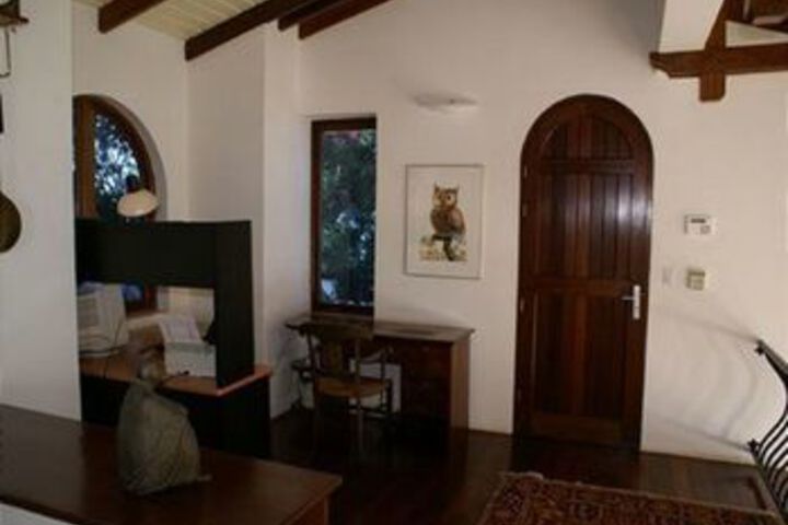 Room 10 of 32