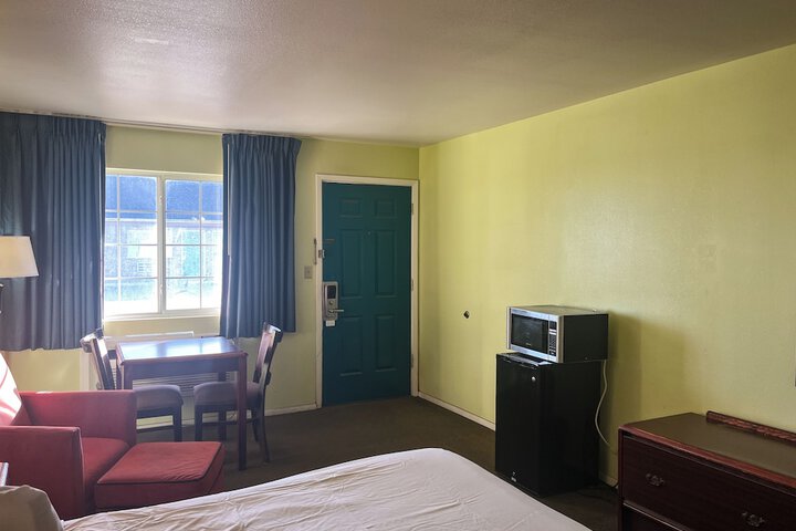 Room 7 of 19