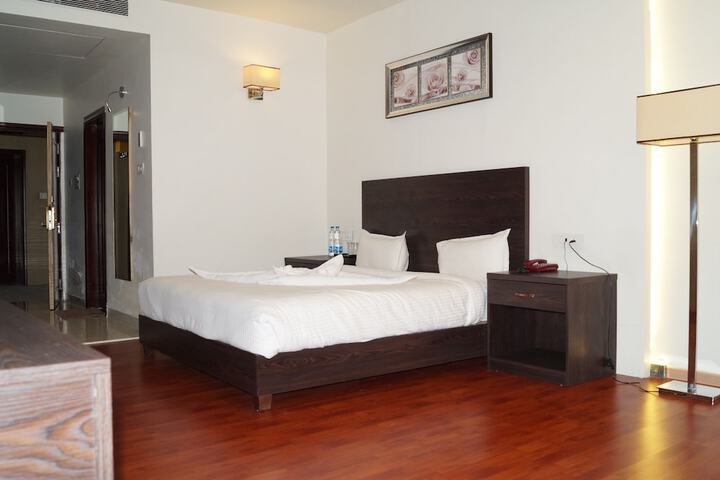 Room 4 of 10