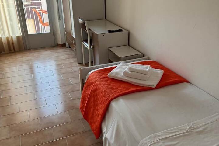 Room 14 of 24