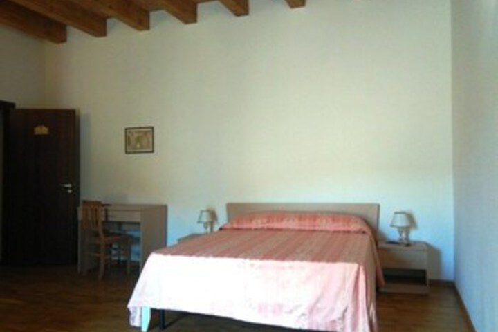 Room 11 of 17