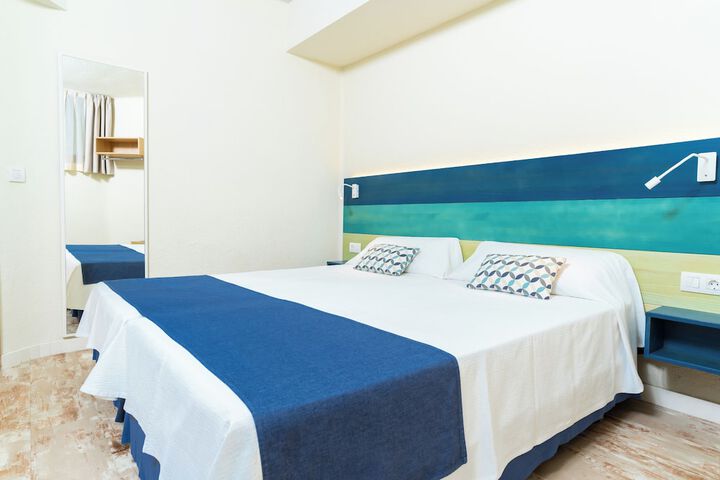 Room 6 of 32