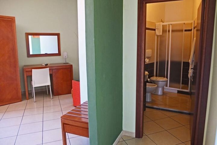 Room 17 of 45