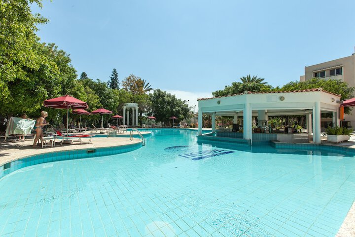Pools & Facilities