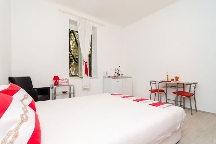 Room 4 of 24