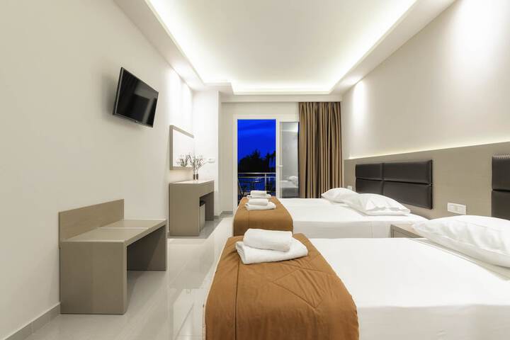 Room 5 of 138