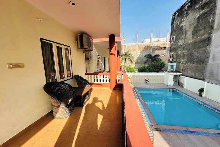 Hotel Pool