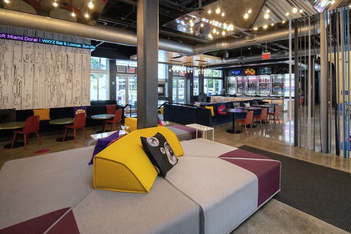 Lobby lounge