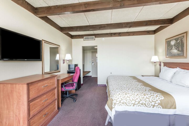 1 King Bed (1 of 6)