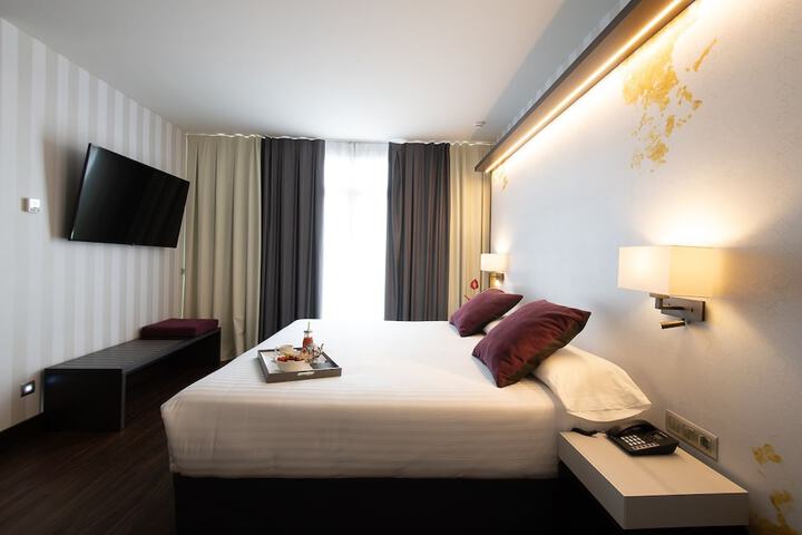 Room 16 of 44