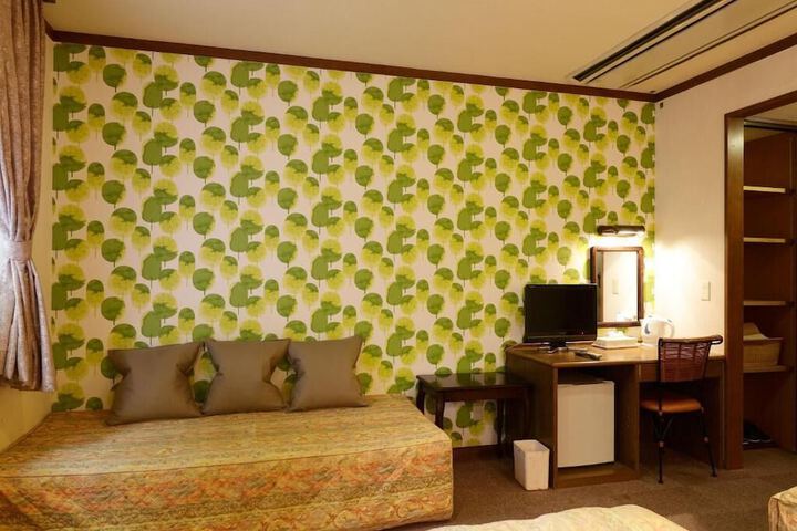 Room 10 of 40