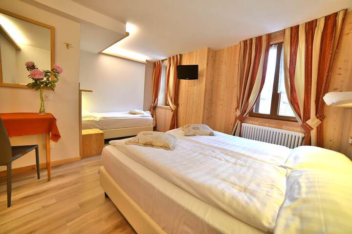 Room 7 of 90