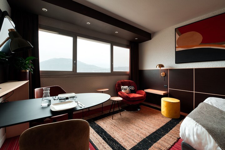 Room 10 of 47