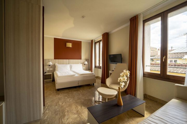 Room 8 of 31