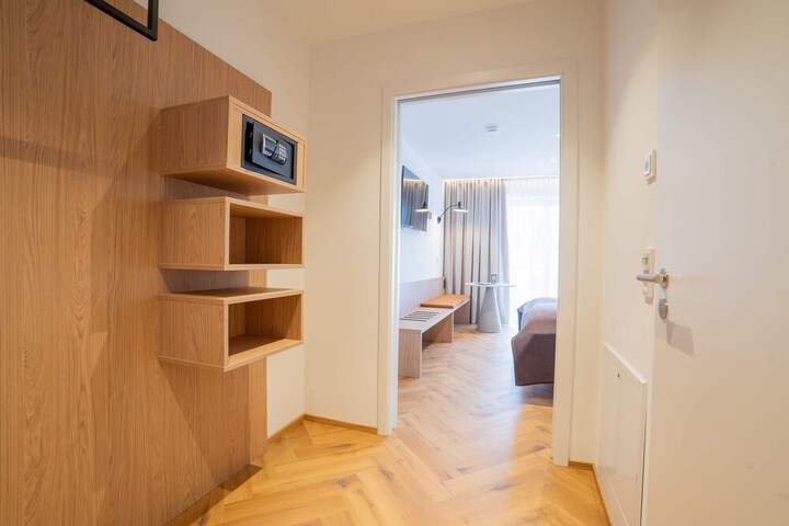Room 7 of 19