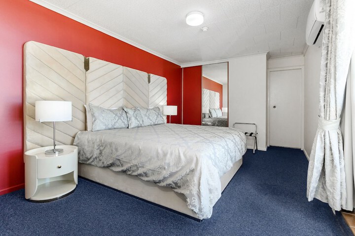 Room 7 of 66