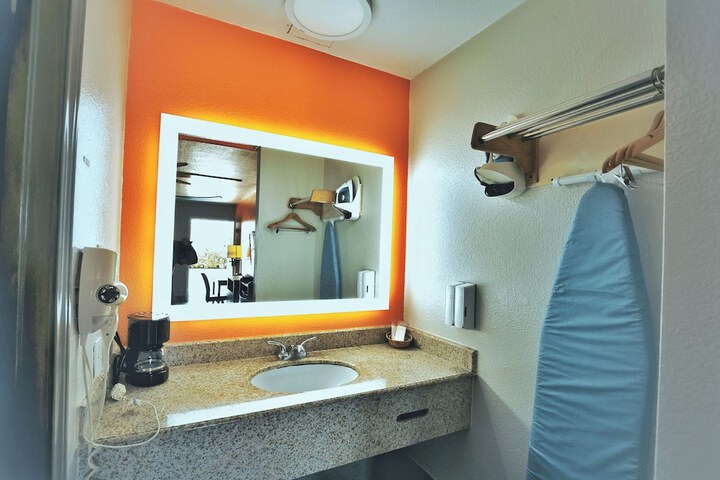 Room 7 of 11