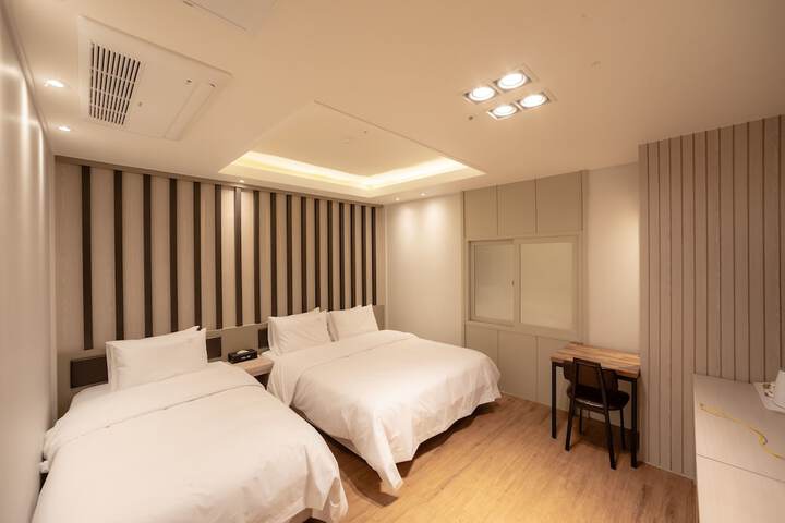 Room 20 of 28