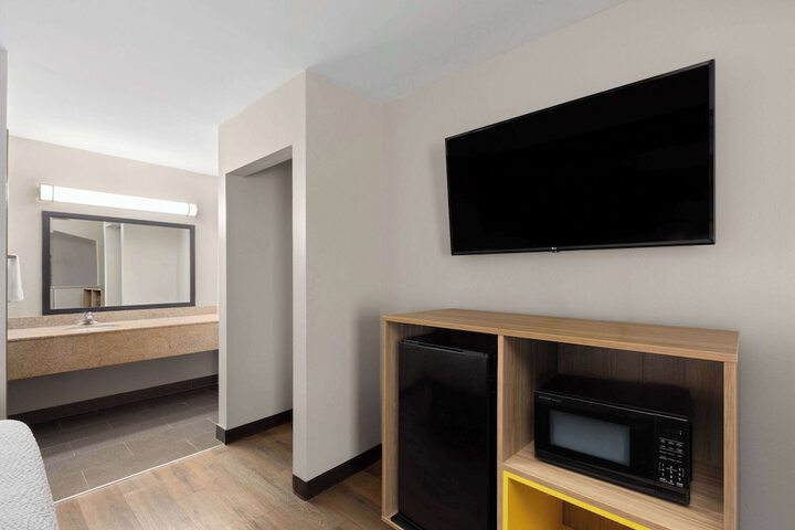 Room 8 of 34