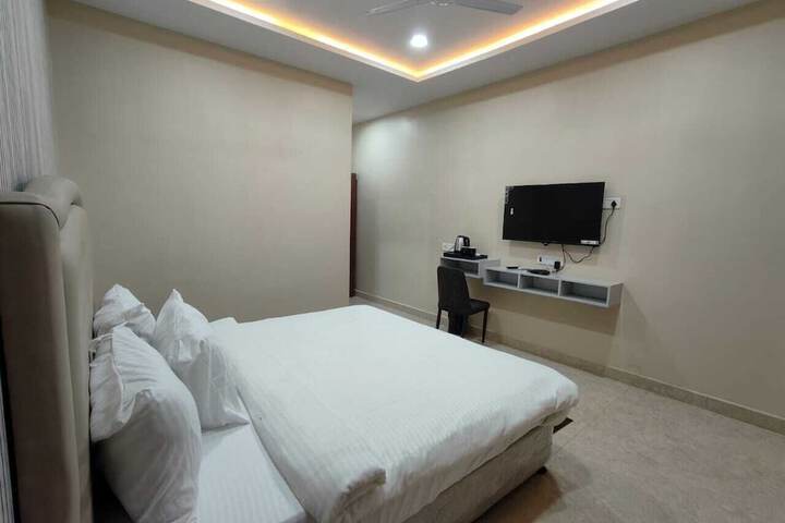 Room 2 of 24