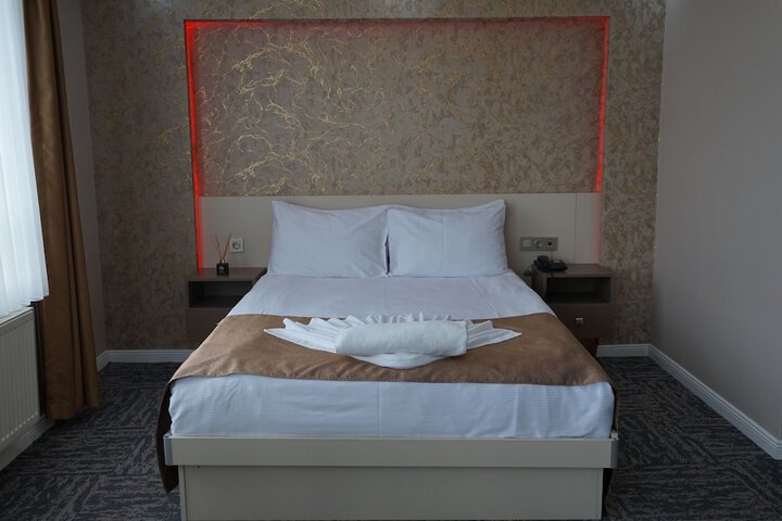 Room 10 of 32
