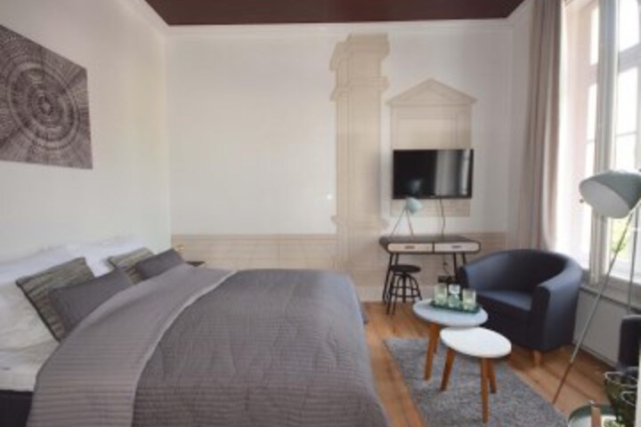 Room 11 of 28