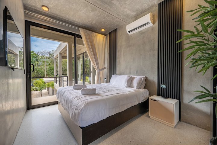Room 4 of 30