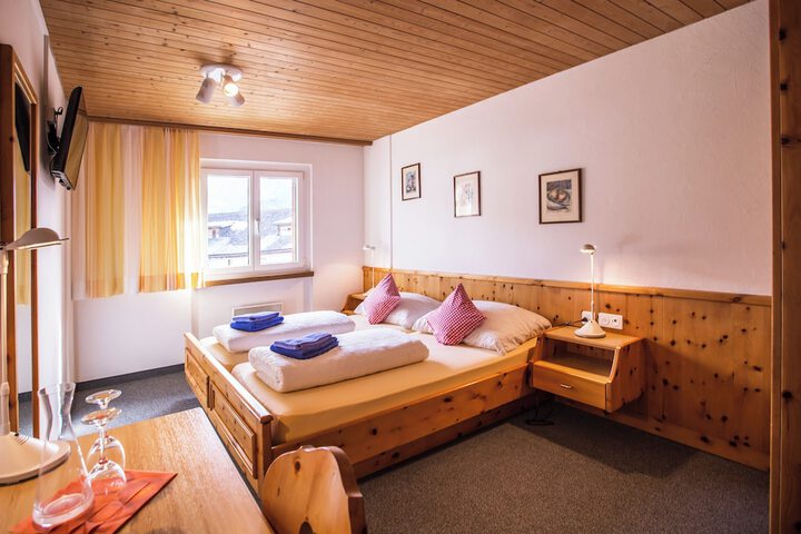 Room 5 of 13