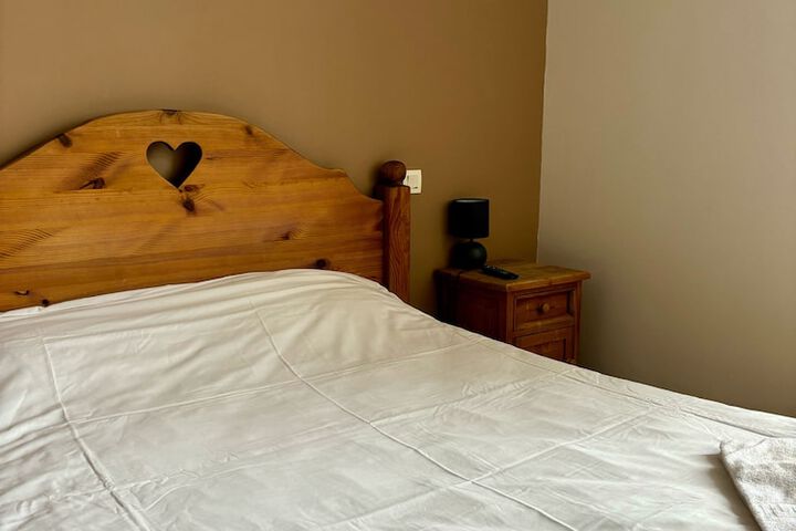 Room 4 of 33