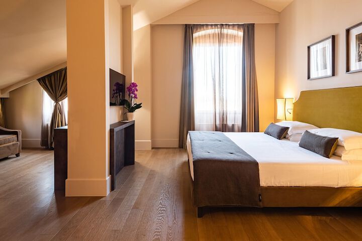 Room 10 of 35