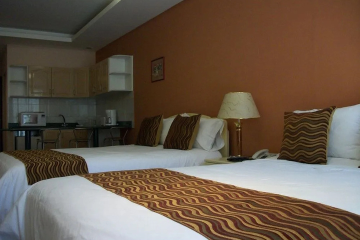 Room 4 of 7
