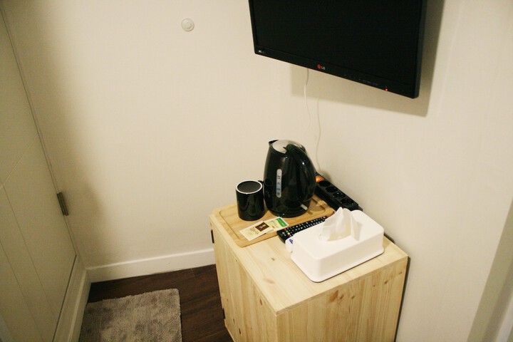 Room 3 of 37