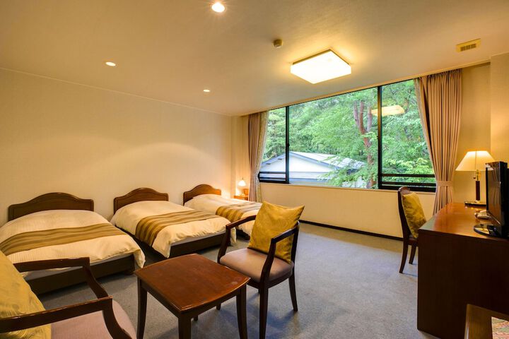 Room 6 of 35