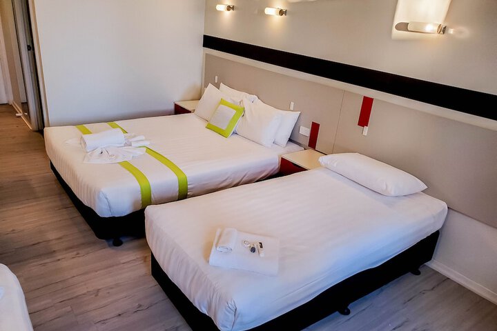 Room 42 of 100
