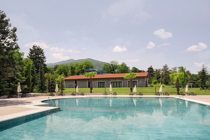 Hotel with Pool