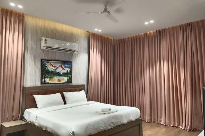 Room 2 of 9