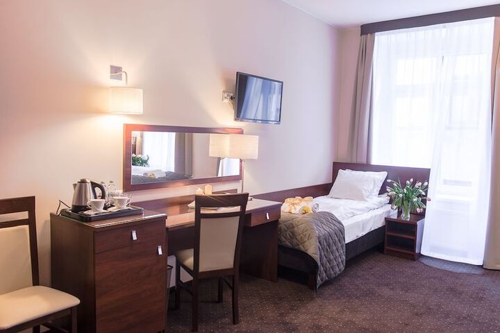 Room 8 of 35