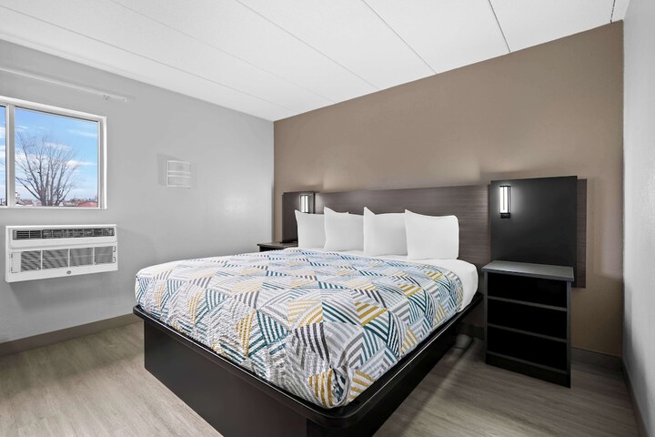 1 King Bed (6 of 6)