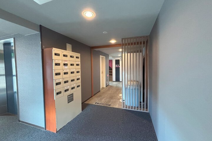 Room 28 of 48
