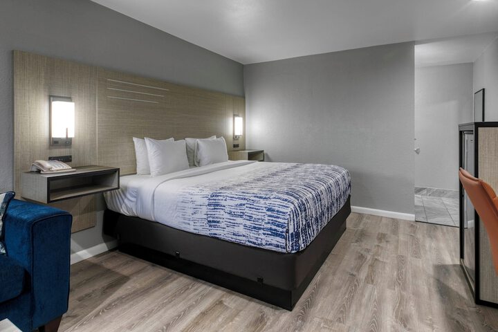 Room 15 of 73