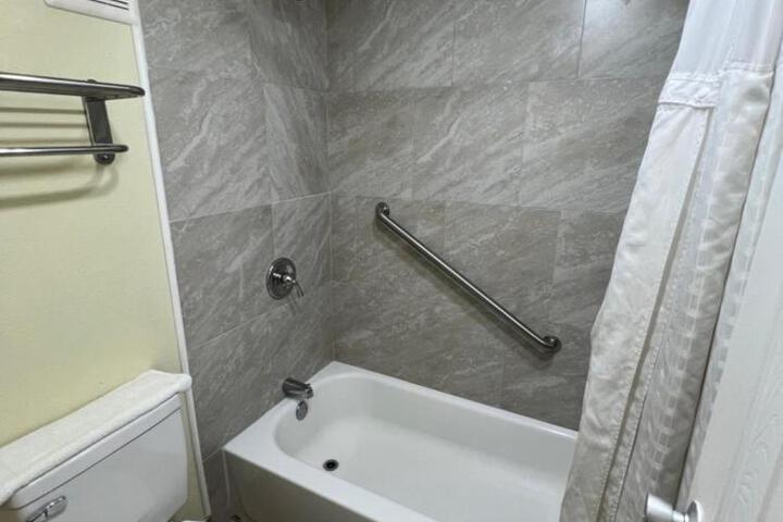 1 Double Bed (2 of 6)