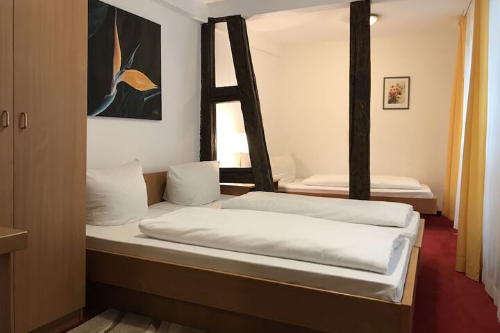 Room 13 of 31