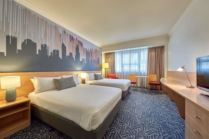 Room 8 of 166